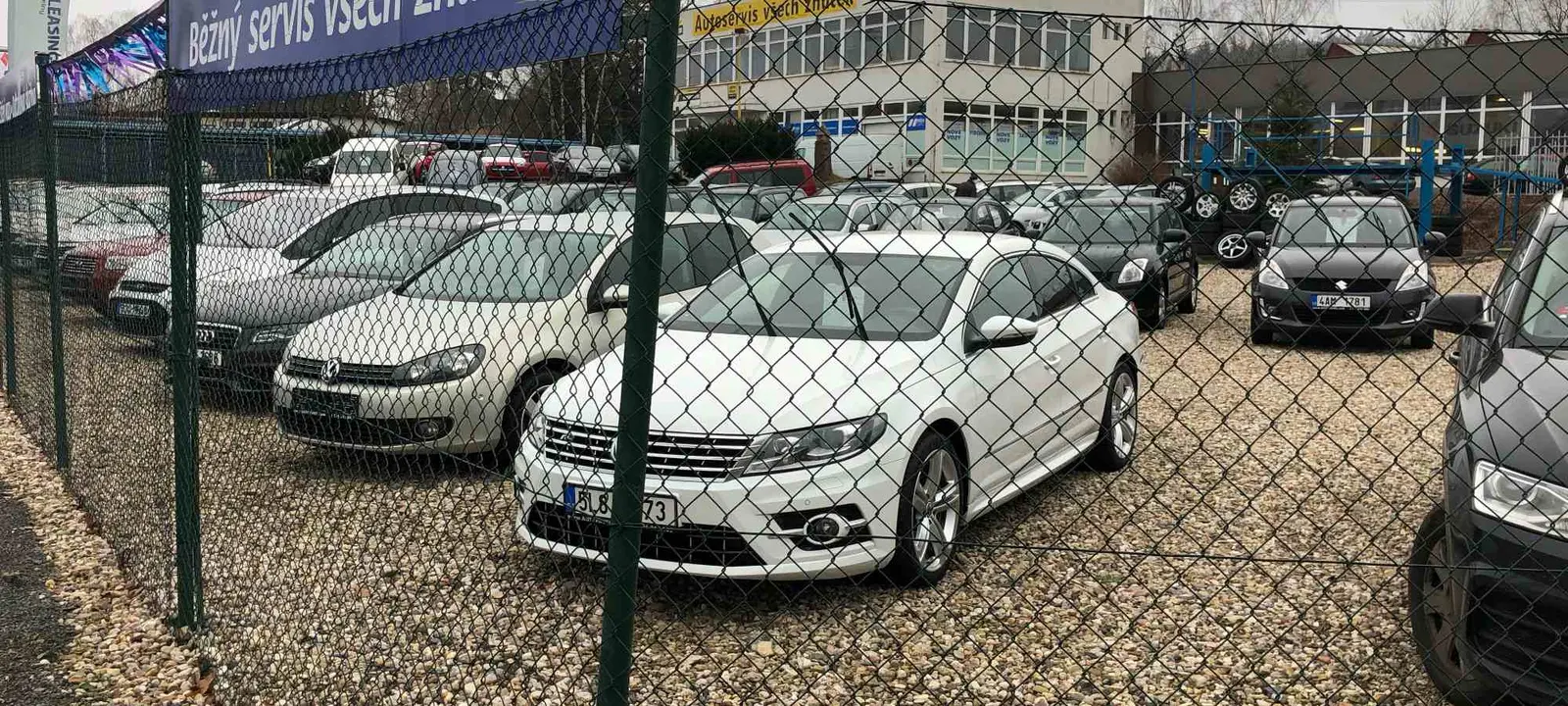 Vozy na ploše autobazaru